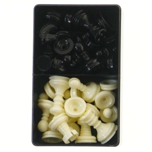 Skakbrikker i æske   (str. 14x9x4 cm)