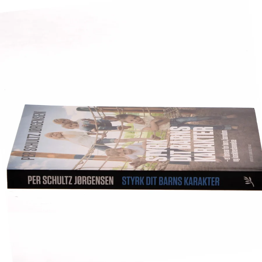 Styrk dit barns karakter : et forsvar for børn, barndom og karakterdannelse af Per Schultz Jørgensen (Bog)