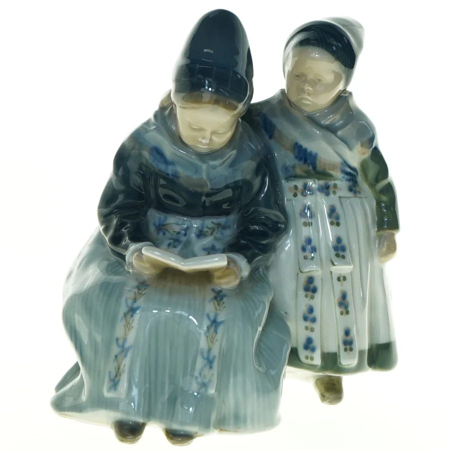 Royal Copenhagen. Amagerpiger. Model 1395. fra Royal Copenhagen (str. 15,5 x 18 cm)