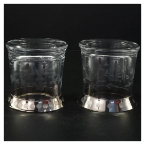 Glasvaser med sølvfarvet kant (str. 9 x 9,5 cm)