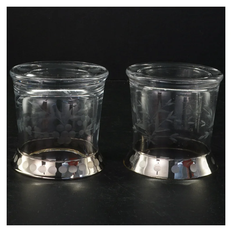 Glasvaser med sølvfarvet kant (str. 9 x 9,5 cm)