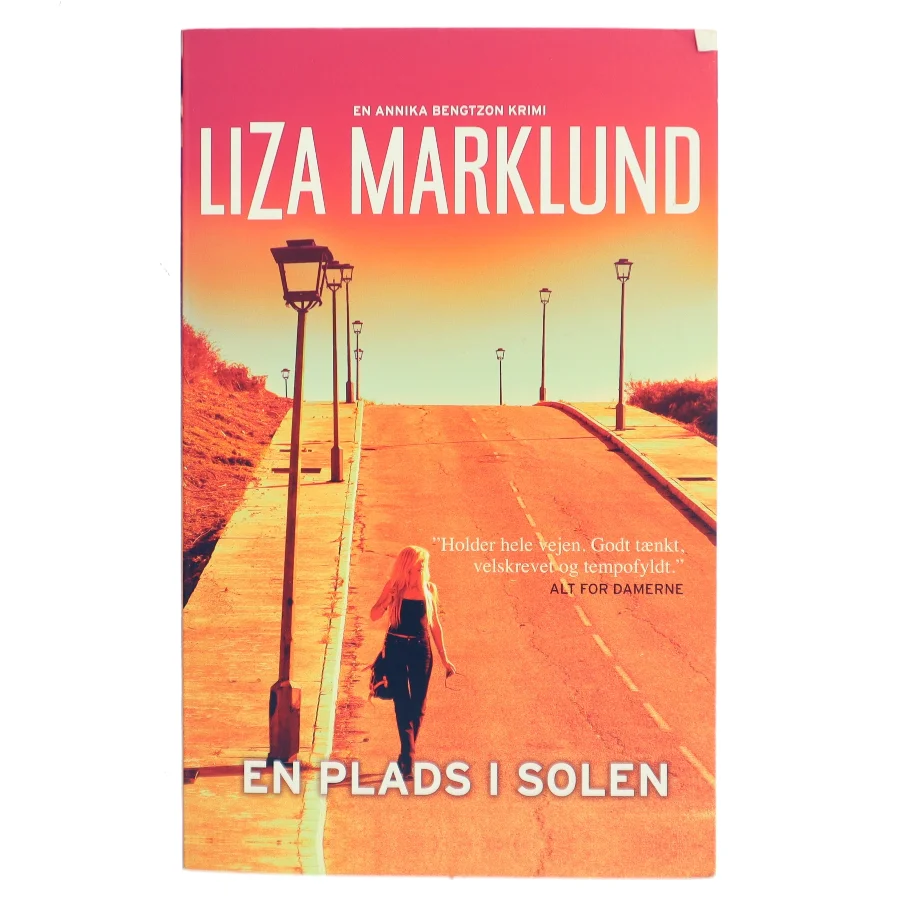 En plads i solen : krimi af Liza Marklund (Bog)