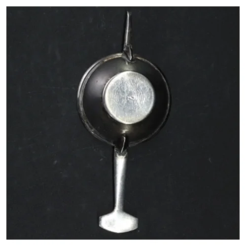 Sølvfarvet målebæger (str. Målebæger Længde, 11,5 cm. ø. 5 cm)