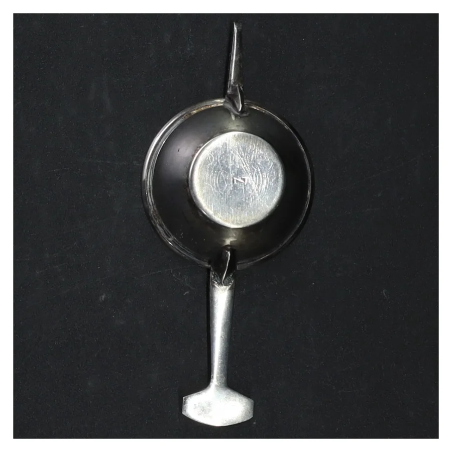 Sølvfarvet målebæger (str. Målebæger Længde, 11,5 cm. ø. 5 cm)