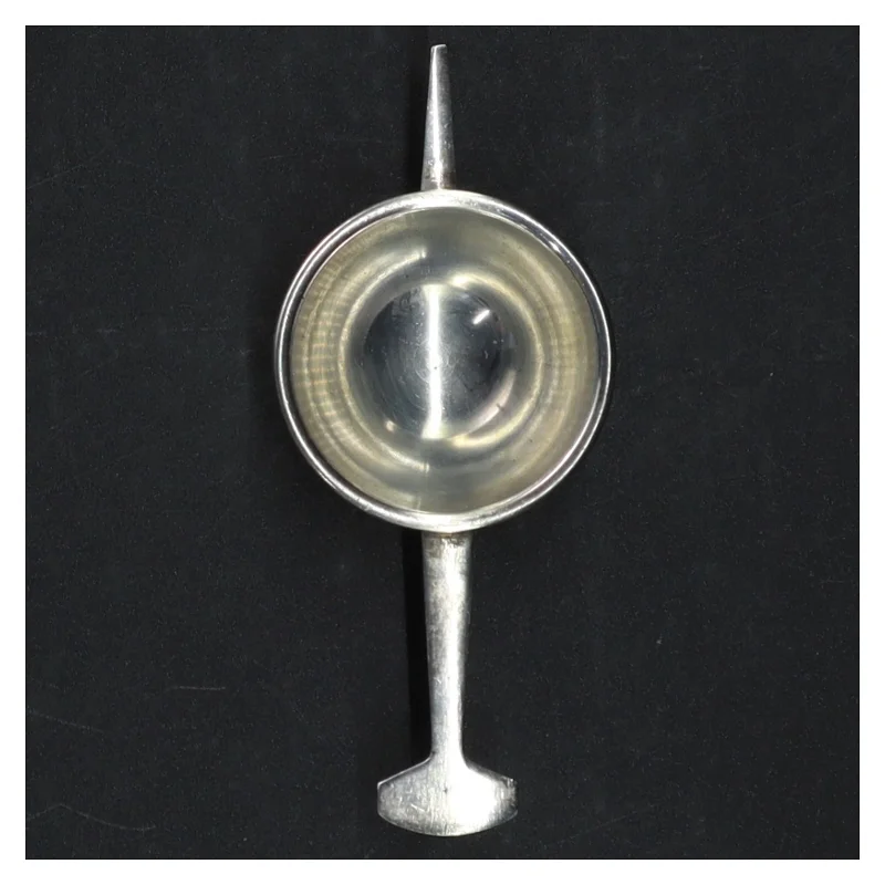 Sølvfarvet målebæger (str. Målebæger Længde, 11,5 cm. ø. 5 cm)