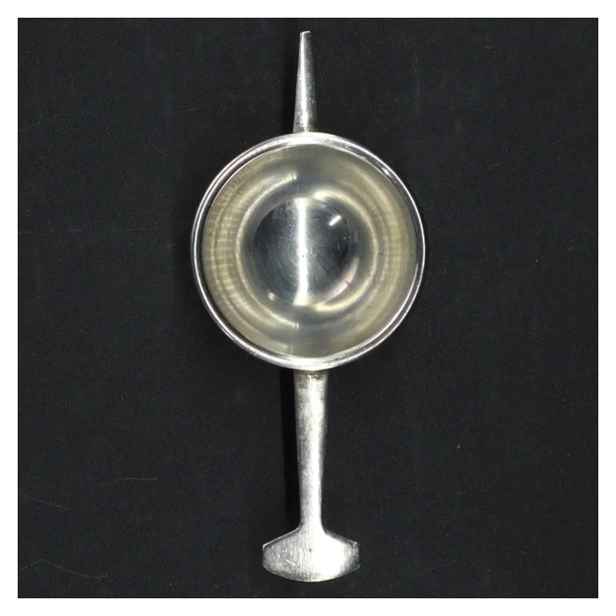 Sølvfarvet målebæger (str. Målebæger Længde, 11,5 cm. ø. 5 cm)