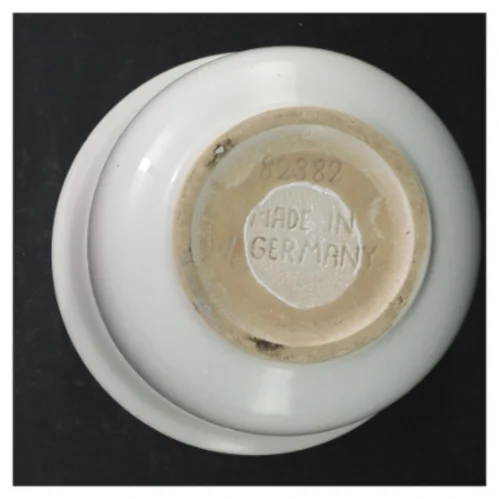 Hvid porcelænskjuler (str. Ø 17. cm)