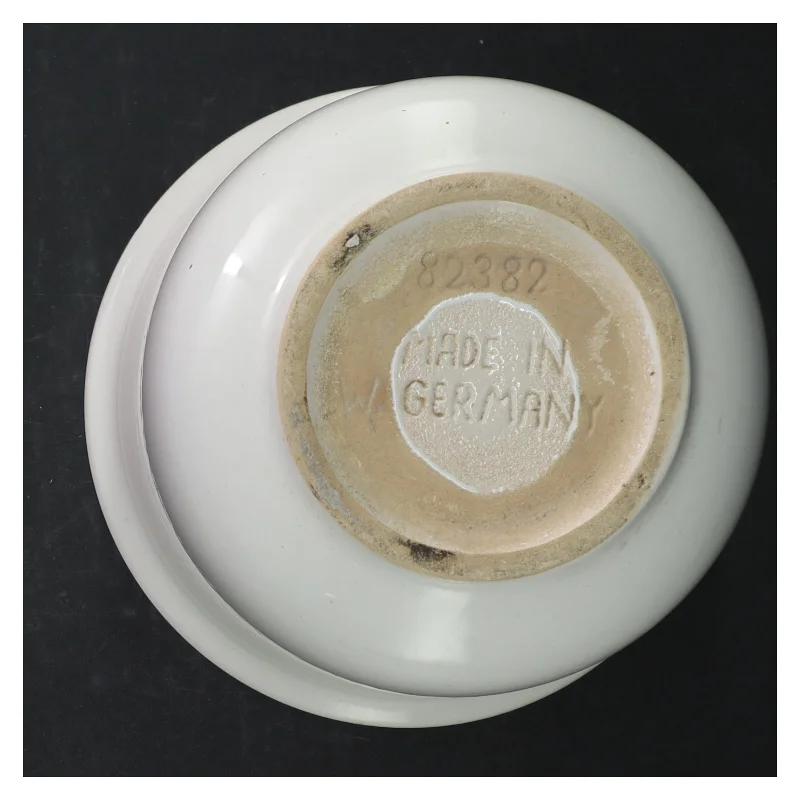 Hvid porcelænskjuler (str. Ø 17. cm)