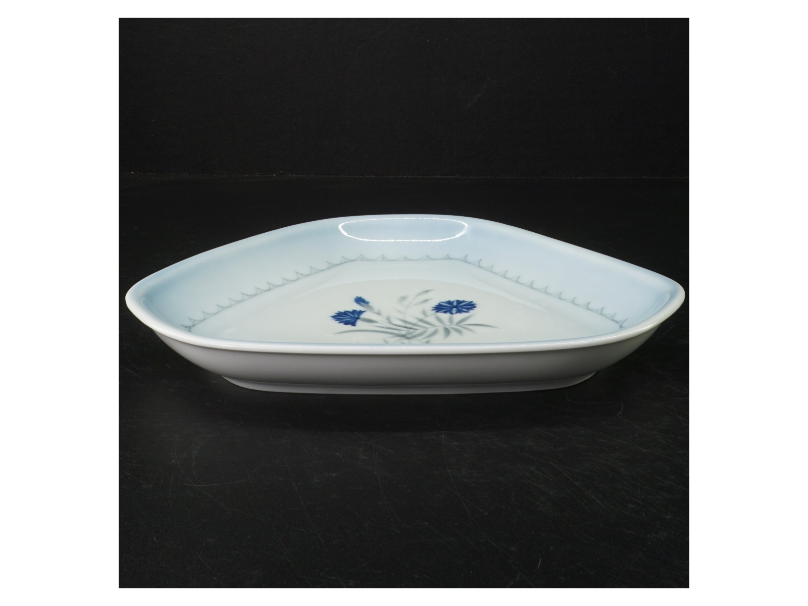 Blå kornblomst Porcelænsfad, Demeter fra B&G (str. 23 x 23 cm)