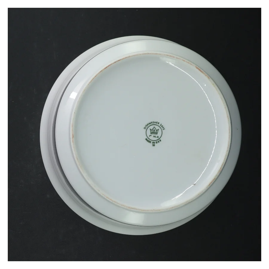 Hvid dyb skål  (str. Ø. 21 cm. længde, 9 cm)