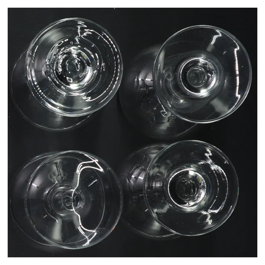 Sæt af fire ballonglas  vinglas (str. 12-13 cm)