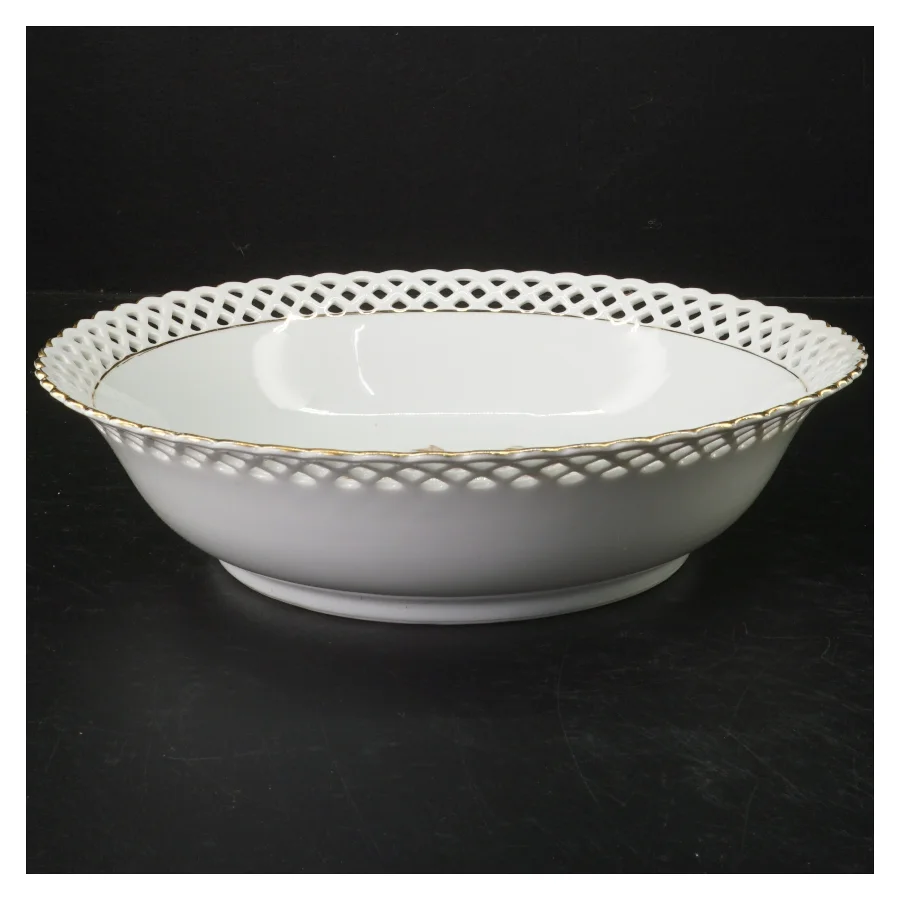 Porcelænsfad med frugtmotiv og gennembrudt kant   fra Bavaria (str. Ø. 25 cm)
