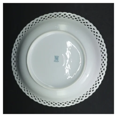 Porcelænsfad med frugtmotiv og gennembrudt kant   fra Bavaria (str. Ø. 25 cm)