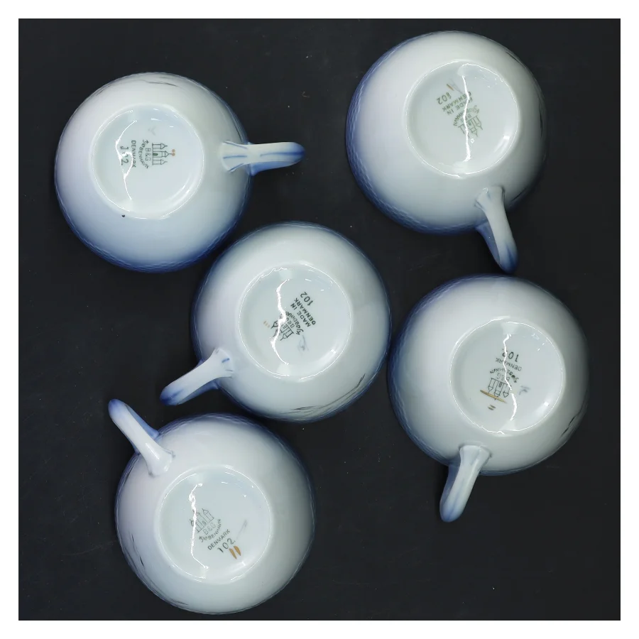 Mågestel 5 Blå og hvide kaffekopper og tallerkener fra Bing & Grøndahl (str. 6x9,5&ø13,5 cm)