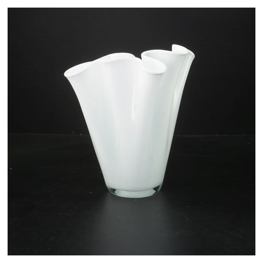 Hvid vase (str. 19x20 cm)