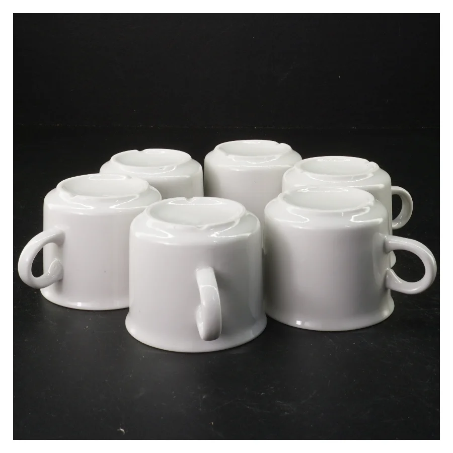 Hvidt porcelænsservice (str. Kop 8 x 6 cm. tallerken, 14 x 2,5 cm)