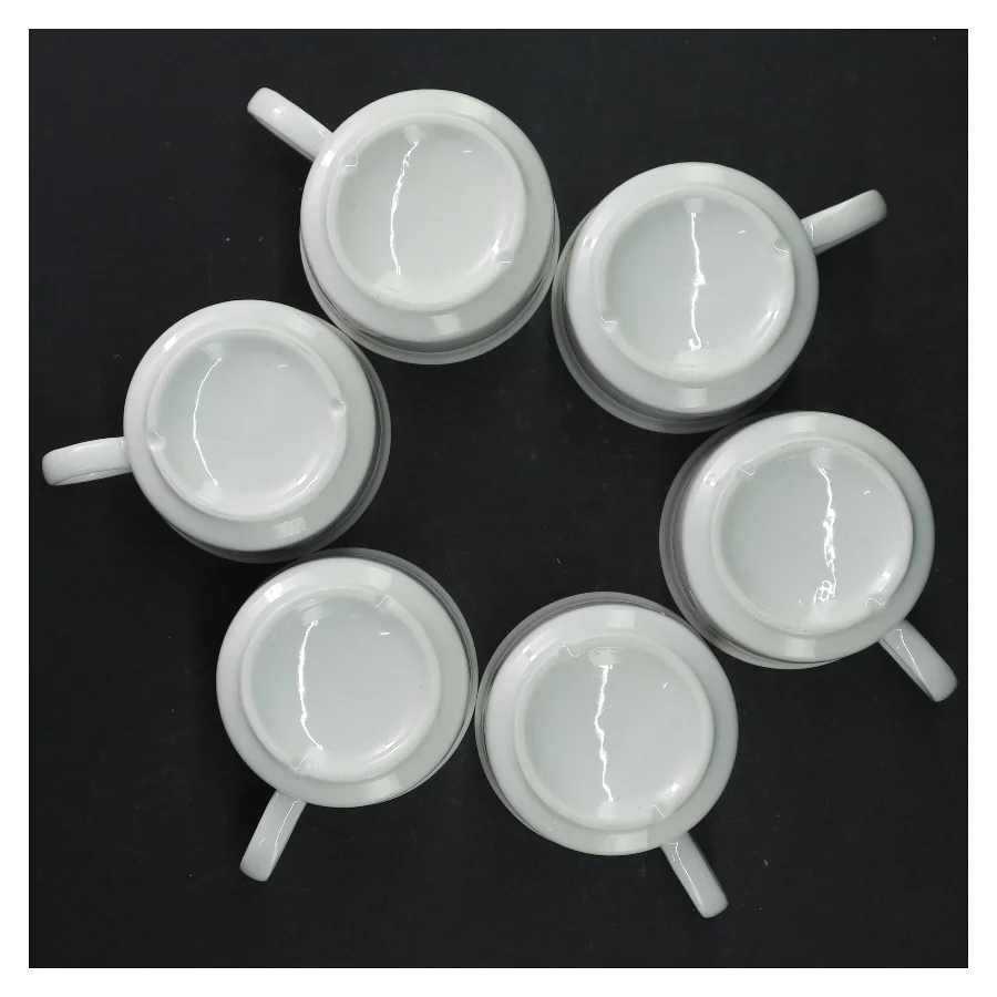 Hvidt porcelænsservice (str. Kop 8 x 6 cm. tallerken, 14 x 2,5 cm)