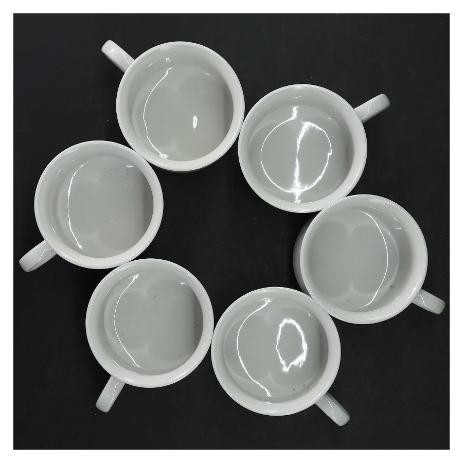 Hvidt porcelænsservice (str. Kop 8 x 6 cm. tallerken, 14 x 2,5 cm)