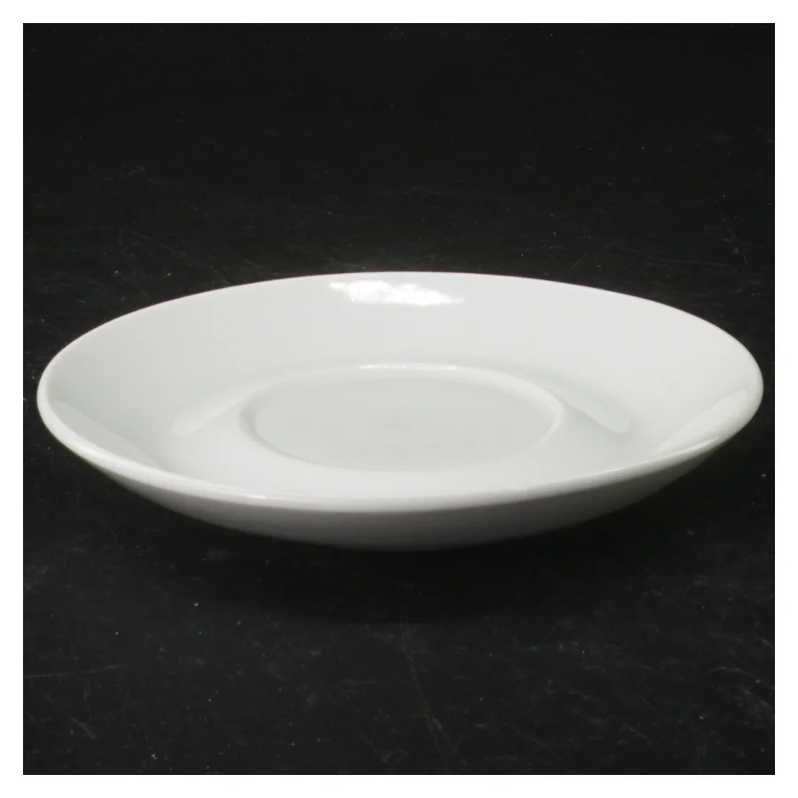 Hvidt porcelænsservice (str. Kop 8 x 6 cm. tallerken, 14 x 2,5 cm)