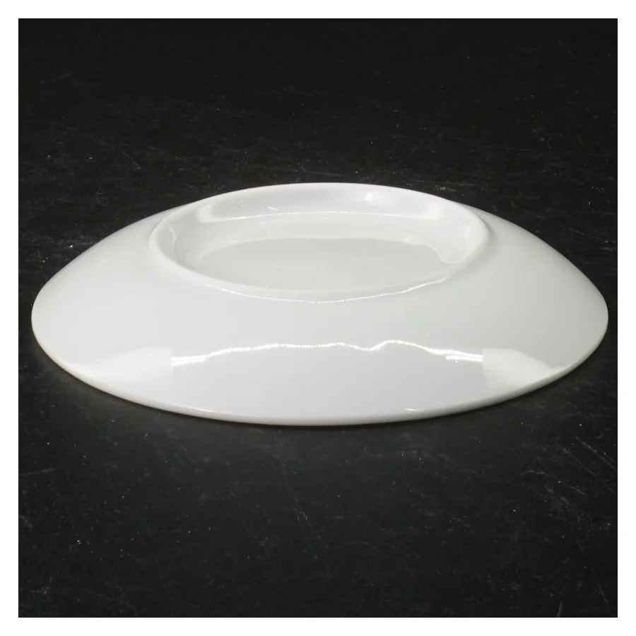 Hvidt porcelænsservice (str. Kop 8 x 6 cm. tallerken, 14 x 2,5 cm)