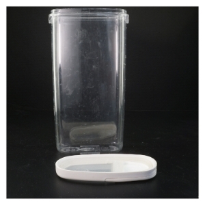 Gennemsigtig plastikbeholder med låg fra IKEA (str. 6x14x30 cm)