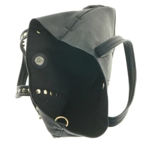 Sort taske med nitter (str. 32 x 24 x 11 cm)