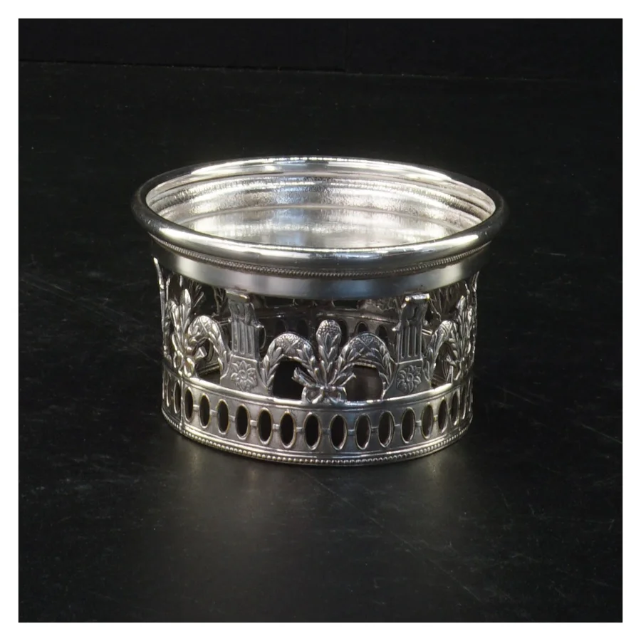 Sølvfarvet lysestage (str. 9 x 5 cm)