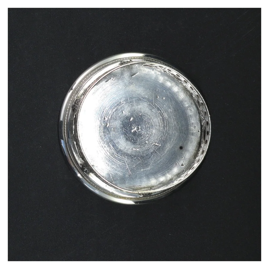 Sølvfarvet lysestage (str. 9 x 5 cm)