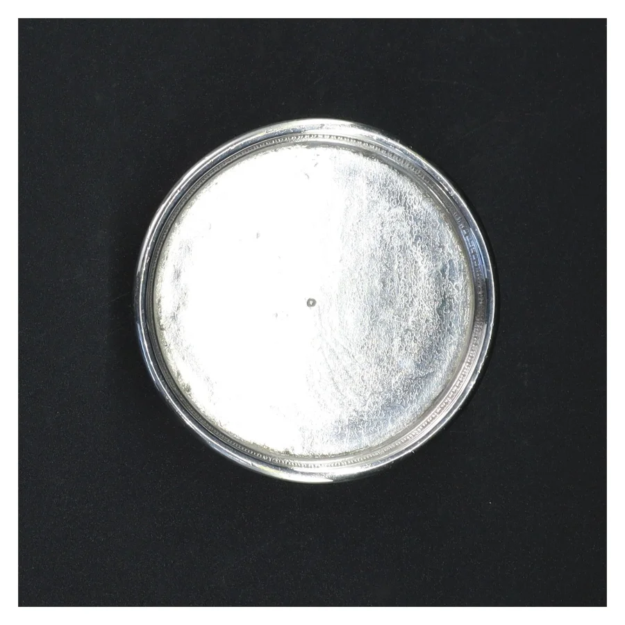 Sølvfarvet lysestage (str. 9 x 5 cm)