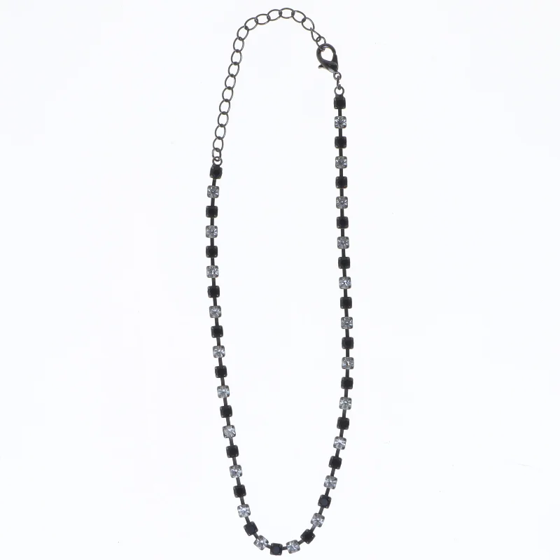 Halskæde med kvadratiske sten (str. 38 cm)