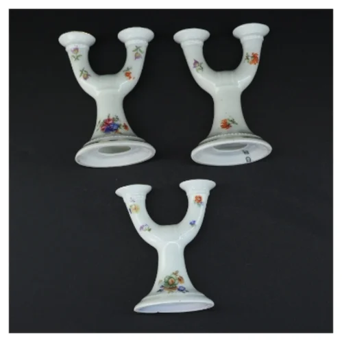 Porcelænslysestager (str. 12 x 9,5 x 8 cm)