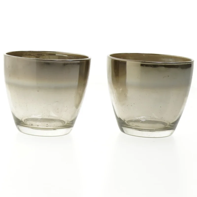 Sæt med to glas/skjulere (str. Ø. 9,5 cm. længde. 8,5 cm)