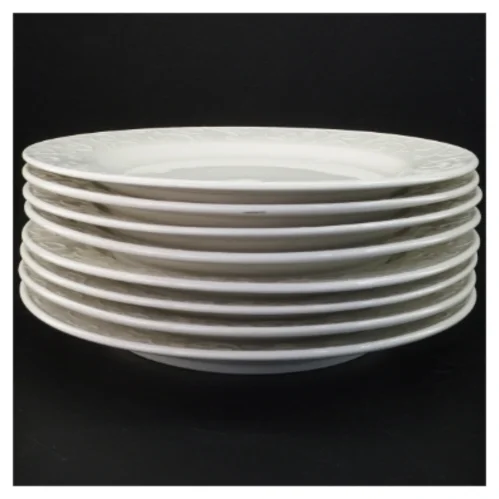 Hvide middagstallerkener med dekorativ kant (str. Diameter 26 cm)