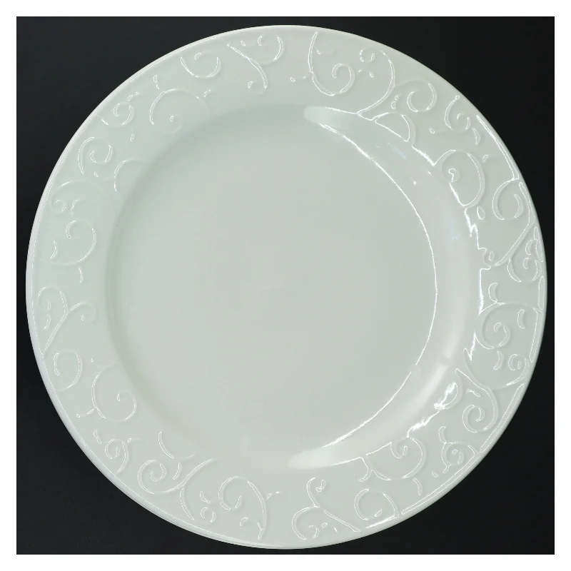 Hvide middagstallerkener med dekorativ kant (str. Diameter 26 cm)