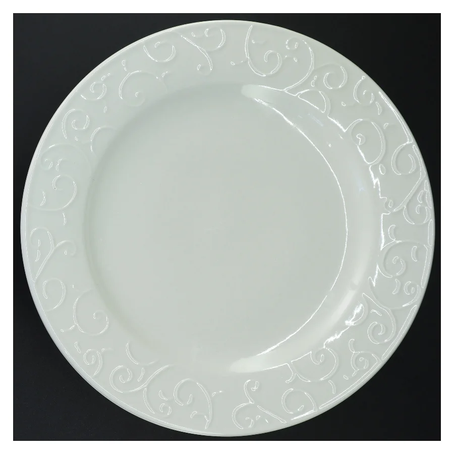 Hvide middagstallerkener med dekorativ kant (str. Diameter 26 cm)