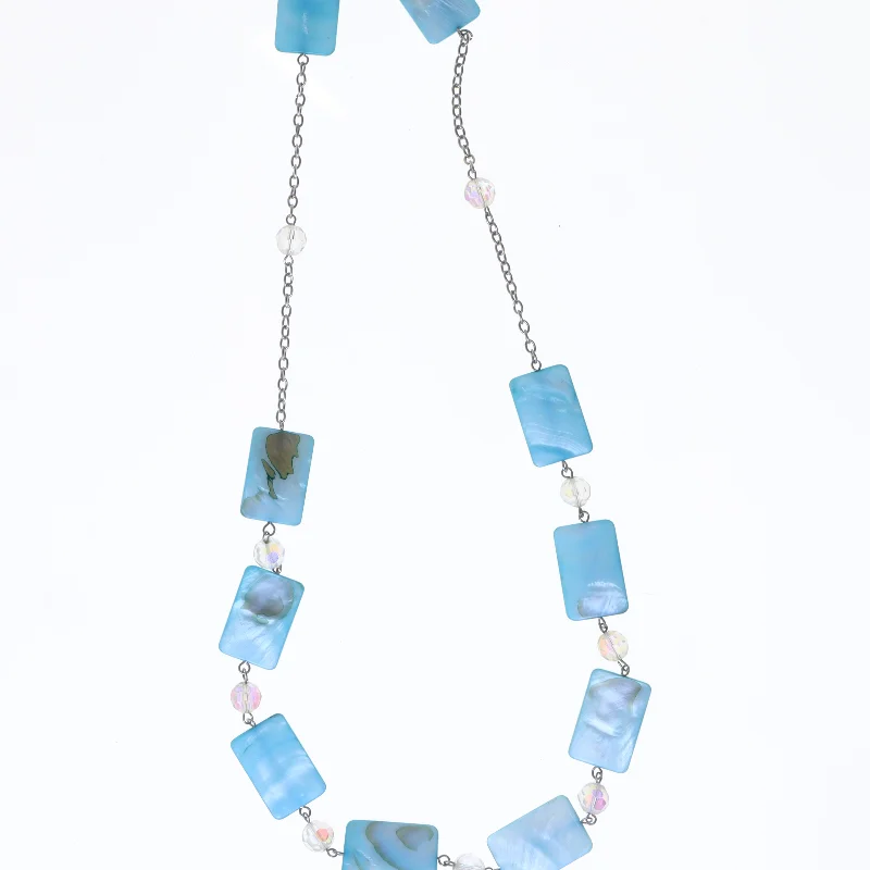 Blå halskæde med rektangulære perler (str. 96 cm)