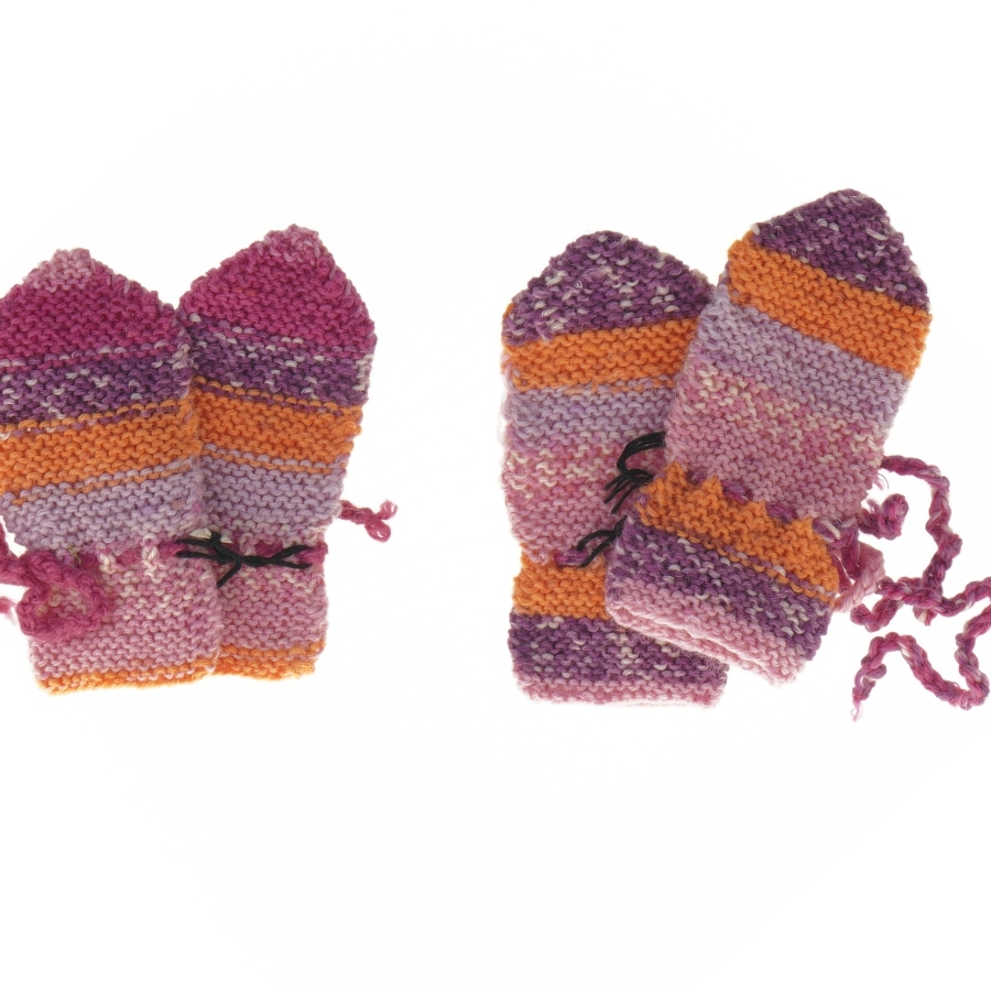 Strikkede babyhandsker (str. 12 x 6 cm)