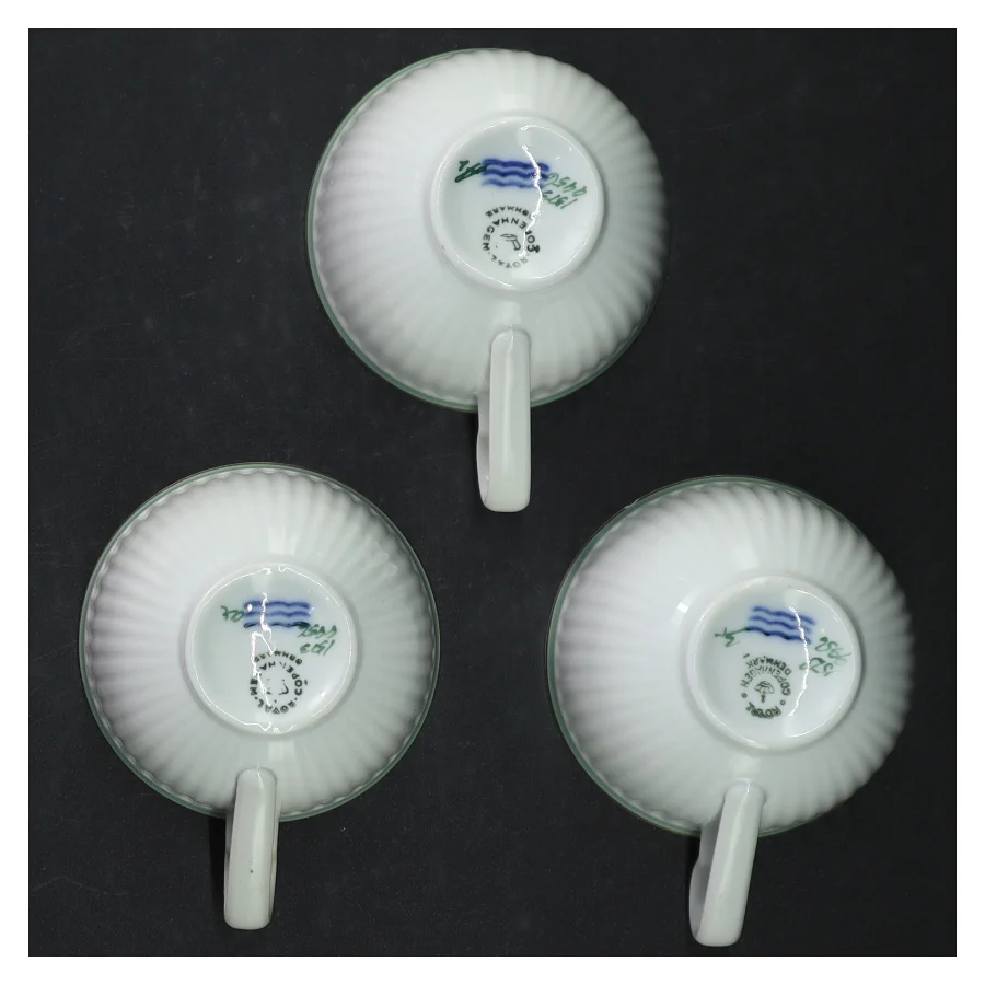 Grøn Melodi Porcelænskopper og -underkopper Grøn Melodi  fra Royal Copenhagen (str. Ø. 14 cm. ø. 8 cm)