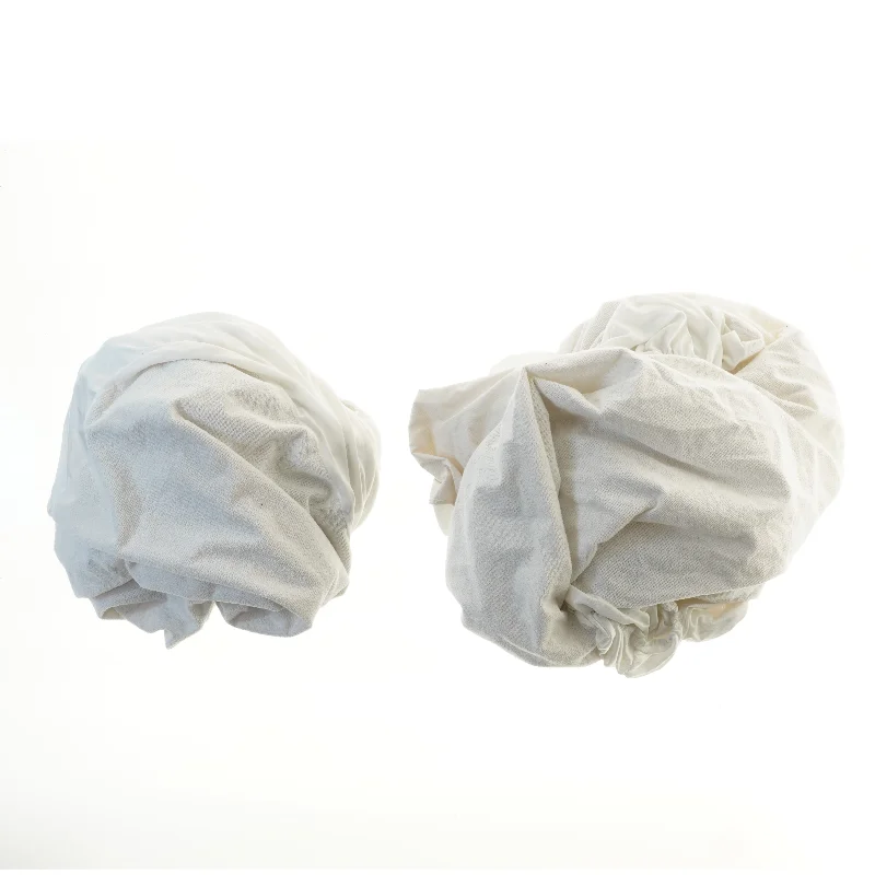 To hvide vandafvisende madrasbeskyttere fra IKEA 