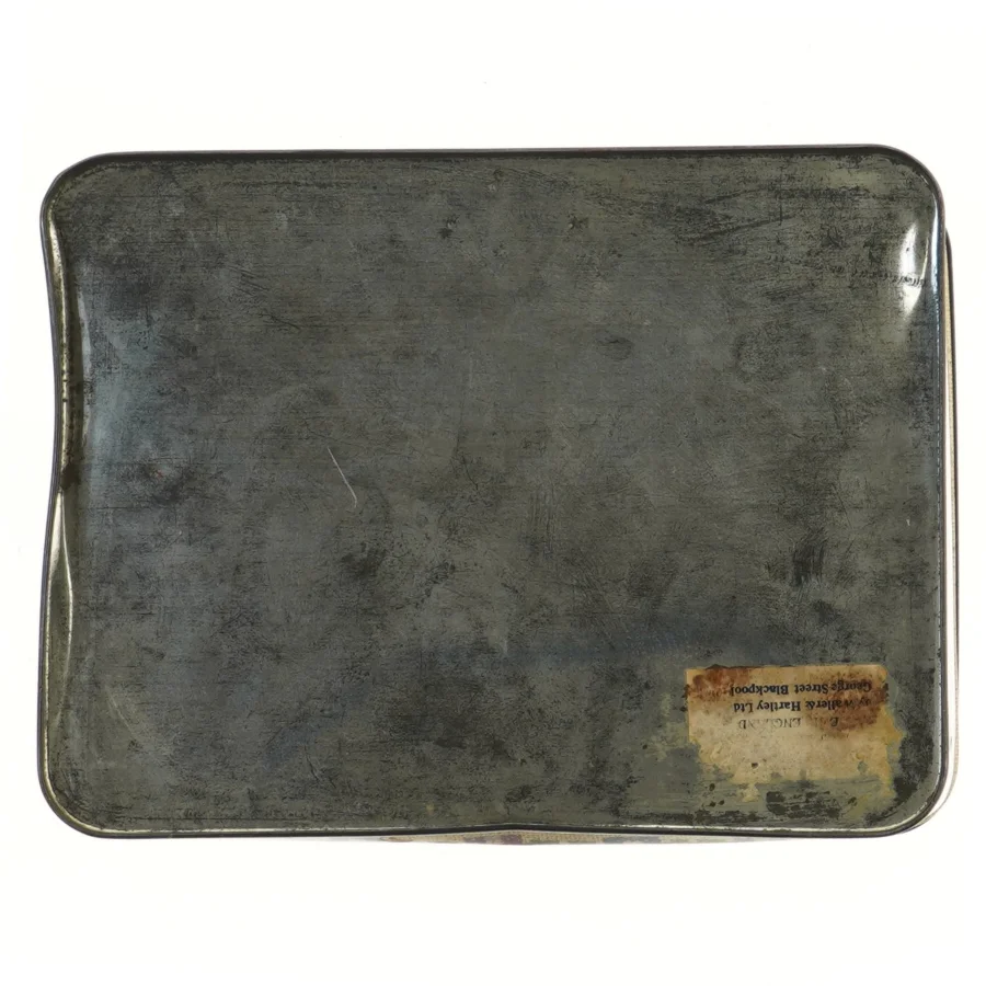 Vintage dåse med broderet design (str. 24x18x10 cm)