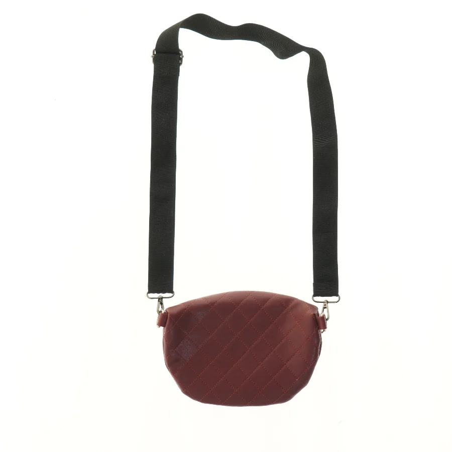 Rød bæltetaske med strop (str. 17x7x24 cm)