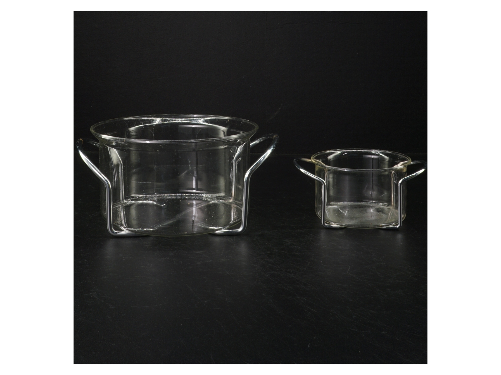 Glasskåle med metalholder (str. Ø. 6,5 cm. ø. 10 cm)