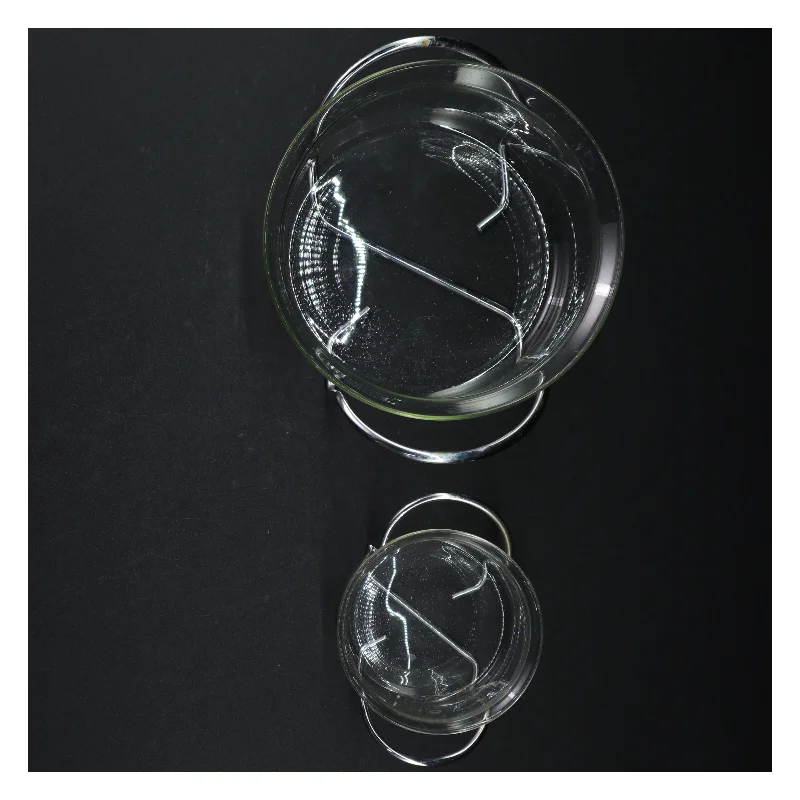 Glasskåle med metalholder (str. Ø. 6,5 cm. ø. 10 cm)