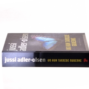 Og hun takkede guderne af Jussi Adler-Olsen (Bog)