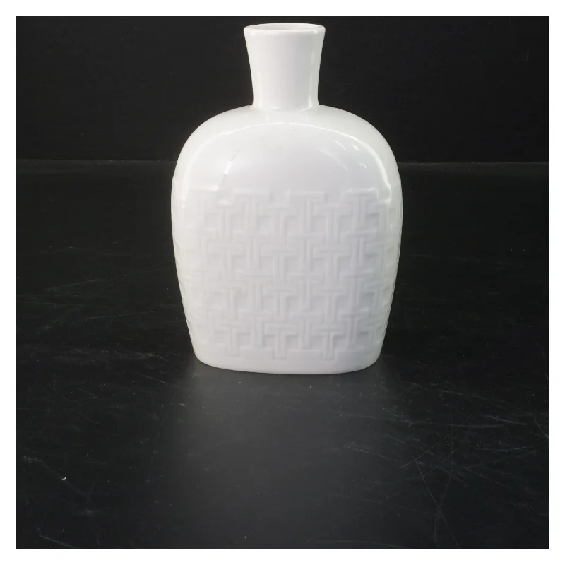 Hvid keramisk vase fra B&G (str. 15x9 cm)