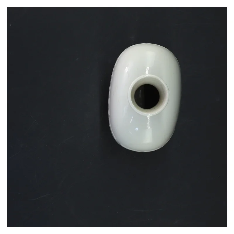 Hvid keramisk vase fra B&G (str. 15x9 cm)