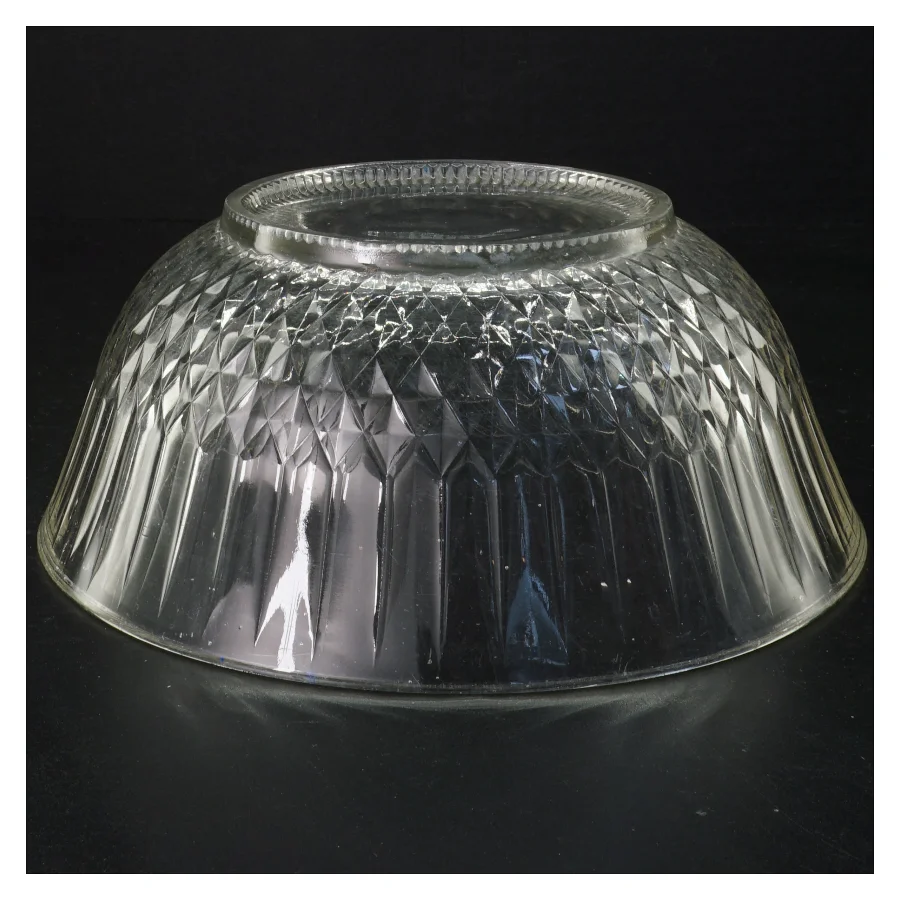 Glasskål med facetslibning (str. Y 23 x 10)