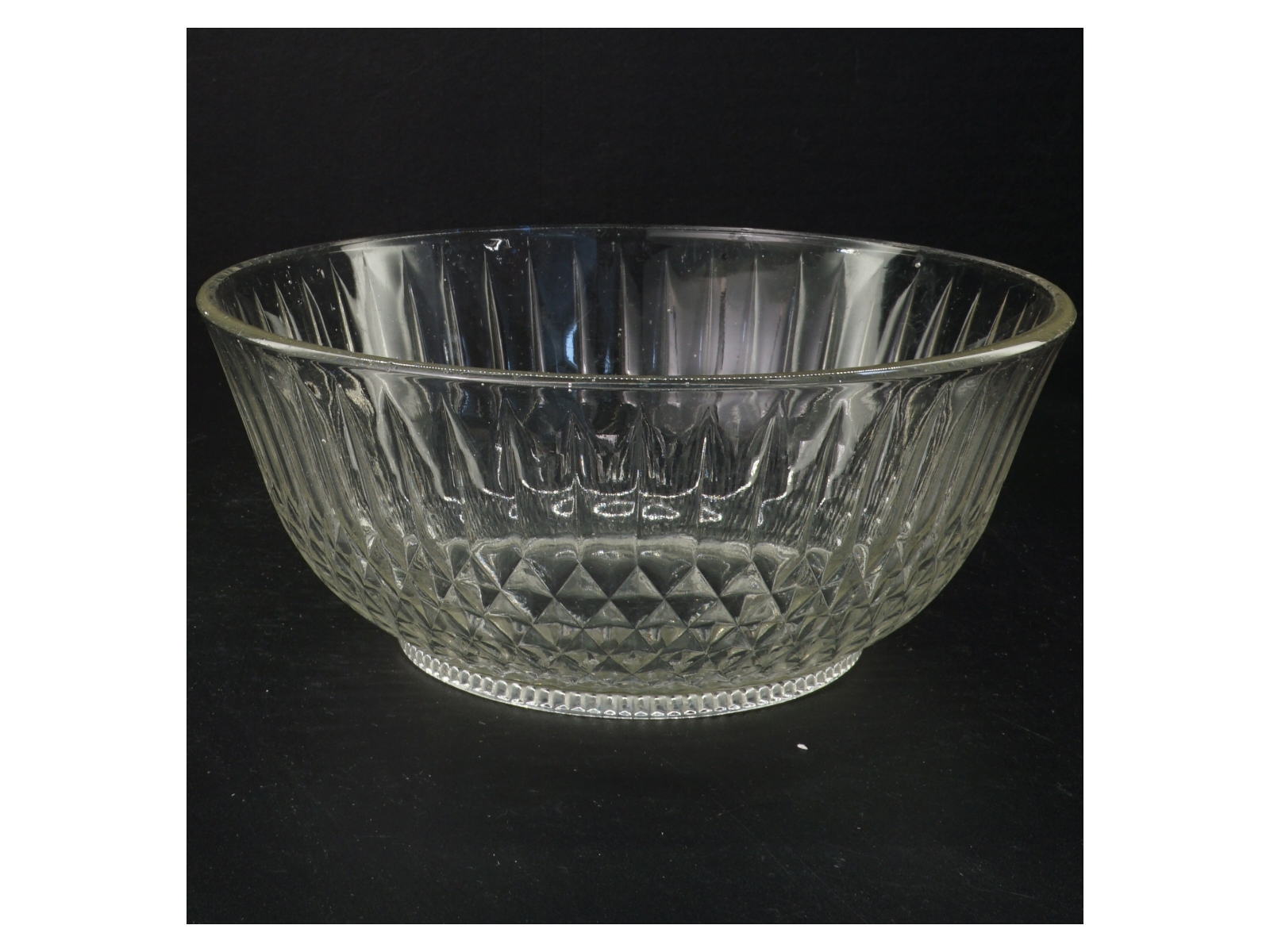 Glasskål med facetslibning (str. Y 23 x 10)