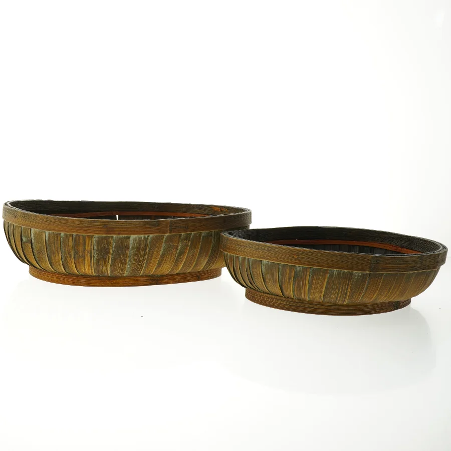 To flettede træfade