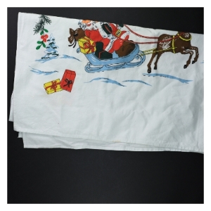 Juledug med slædemotiv (str. 105 x 100 cm)